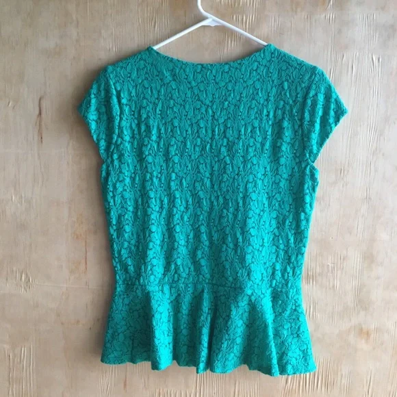 Vince Camuto Green Lace Cap Sleeve Peplum Top - Picture 8 of 10